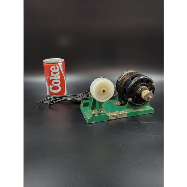 Vintage No.200 Silent Flow Air Pump Made In Canada