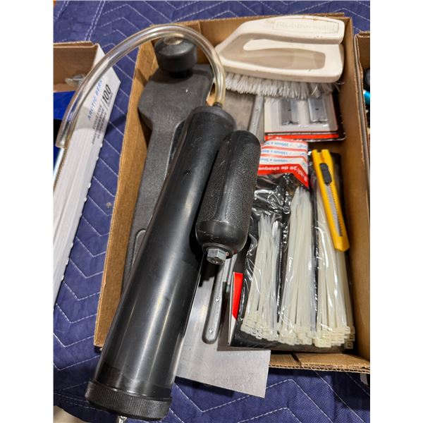 Miscellaneous garage items