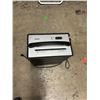 Image 1 : Staples paper shredder