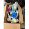 Image 1 : Box of yarn