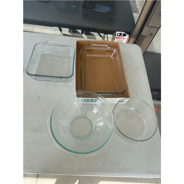 Pyrex and Anchor hawking glass bowls and baking dishes
