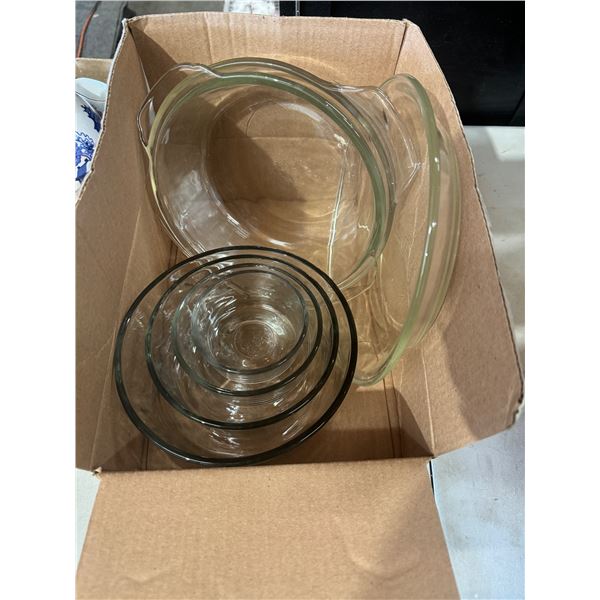 Glass bowls and baking dishes