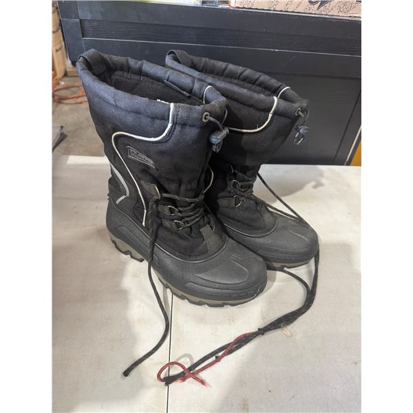 Wind River boots size 10