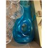 Image 2 : Glassware and decor