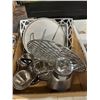 Image 1 : Assorted kitchen items
