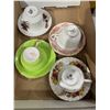Image 2 : Tea cups and saucers