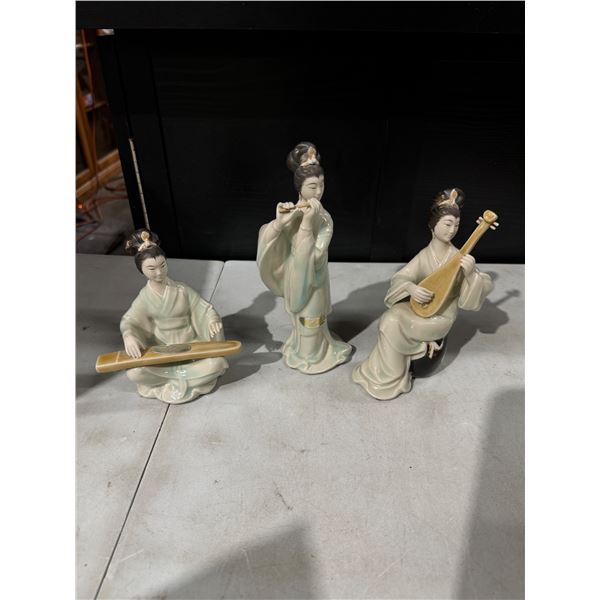 Geisha musicians, Koto instruments