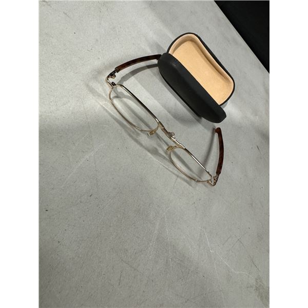 Folding reading glasses in case