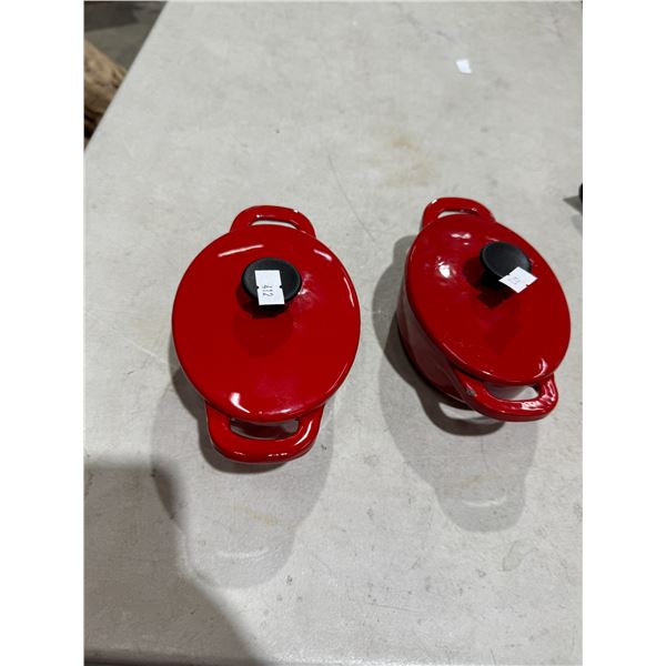 Small cast-iron pots with lids