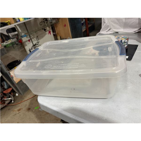 Rubbermaid storage container