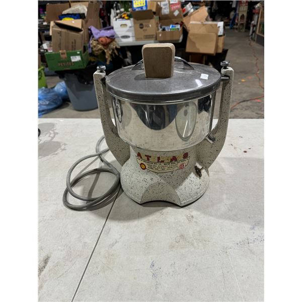 Atlas juicer