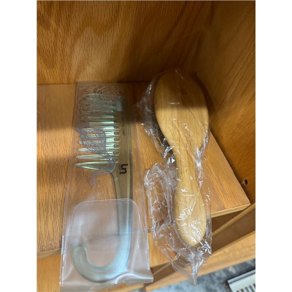 Unwashed comb and color proof brush