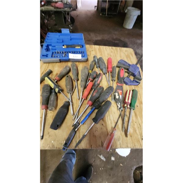 Misc Lot Of Screw Drivers