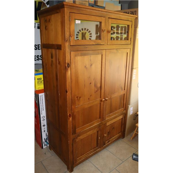 WOOD CABINET/ TV CABINET (MISSING ONE HANDLE KNOB)