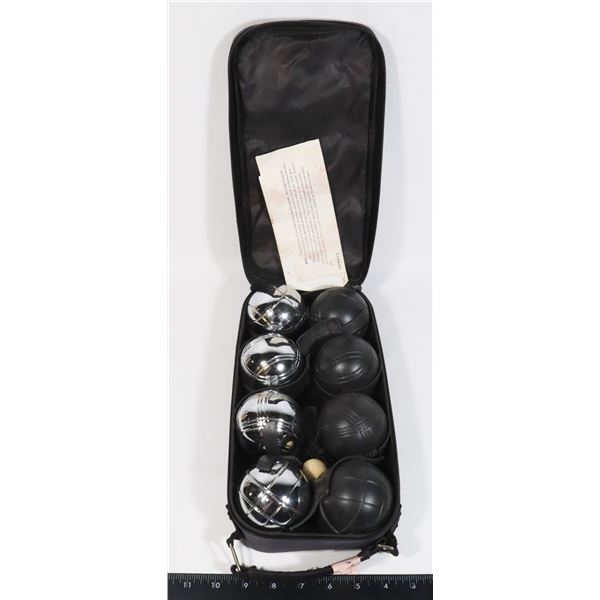 BOCCE SET IN CASE