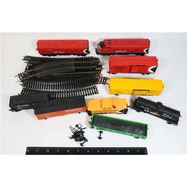 TRAIN SET, LOTS OF CP RAIL CARS