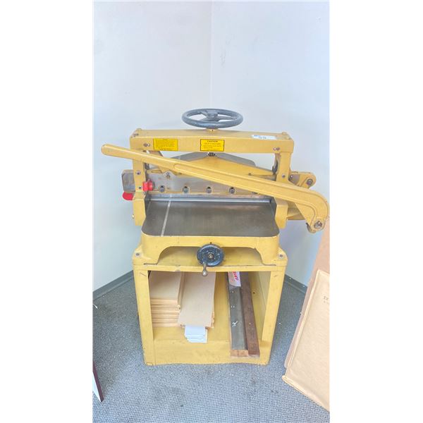 CHALLENGE HL INDUSTRIAL PAPER CUTTER ON A STAND ( SIZE 230 )