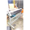 Image 2 : MOBILE ROLAND CAMM- 1 PRO ( CM-500 ) 48" VINYL CUTTER