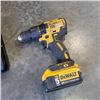 Image 2 : DEWALT 20V DRILL WITH 5AH BATTERY AND MULTI TOOL SET IN CASE