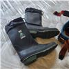 Image 2 : SAFETY HARNESS AND BOOTS