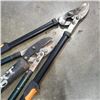Image 2 : 2 SETS OF GARDEWN PRUNERS AND BASEBALL BAT