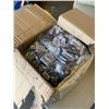 Image 2 : CASE OF APPROX. 600 NEW CORDED HEADPHONES