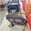 Image 2 : 3 LED WORKLIGHTS AND 4 JERRY CANS