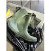 Image 2 : HIPWADERS, FISHING REEL AND TACKLE BOX
