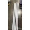 Image 2 : LOT OF WHITE SHOE MOULDING