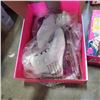 Image 2 : 4 PAIRS OF AS NEW YOUTH ICE SKATES