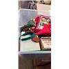 Image 2 : TOTE OF VINTAGE CHRISTMAS DECOR