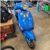 Image 2 : BLUE SCOOTER, NEEDS BATTERY, HAS CHARGER AND KEYS