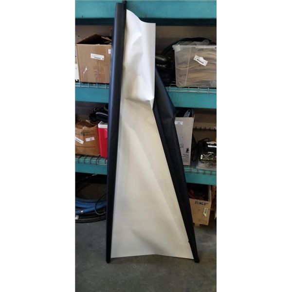 PROJECTOR SCREEN