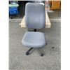 Image 1 : ROLLING OFFICE CHAIR
