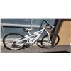 Image 1 : WHITE NO NAME BIKE