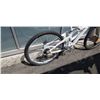 Image 2 : WHITE NO NAME BIKE