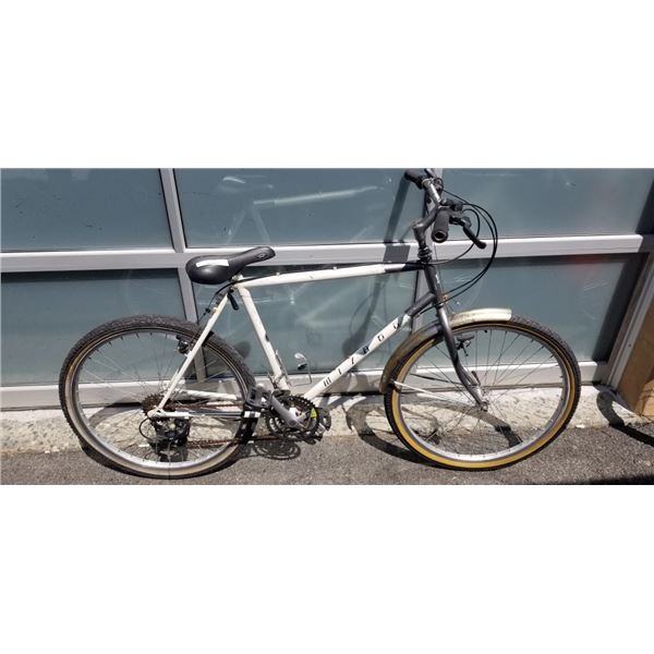 WHITE MIYATA BIKE
