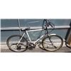 Image 1 : WHITE MIYATA BIKE