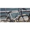 Image 3 : WHITE MIYATA BIKE