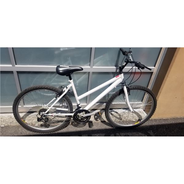 WHITE AND GOLD NO NAME BIKE