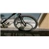Image 2 : BLACK MCKINLEY BIKE