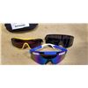 Image 1 : 3 PAIRS OF ONE PIECE LENSE SUNGLASSES