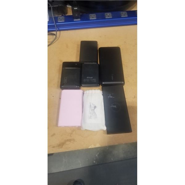 APPROX 7 PORTABLE BATTERY BANKS