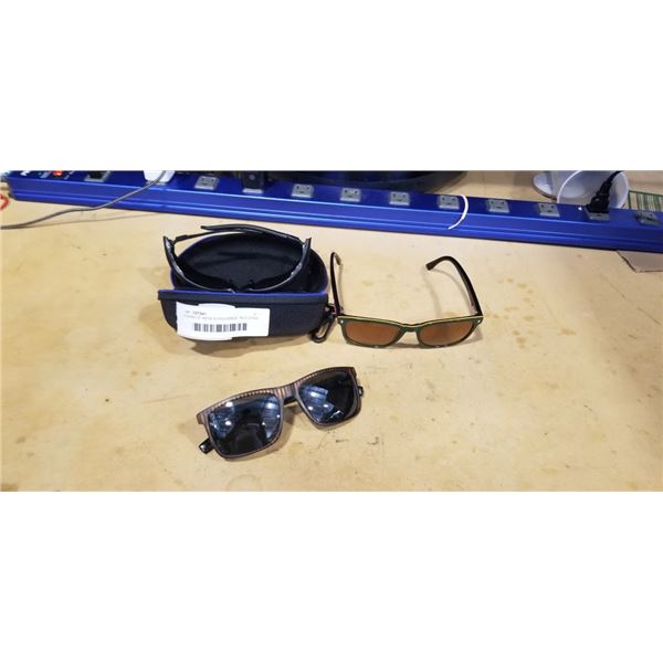 4 PAIRS OF MENS SUNGLASSES, INLCUDING D-SQUARED2, JONES, OAKLEY AND IRONMAN