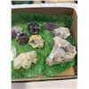 Image 2 : TRAY OF ASSSORTED SEMI PRECIOUS STONES