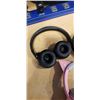 Image 2 : 3 PAIRS OF HEADPHONES, INCLUDING RAZER AND JBL