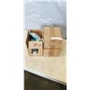 Image 1 : 3 BOXES OF CURVED SLICKER BRUSHES