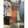 Image 2 : TOTE OF ASSORTED HOUSEHOLD ITEMS