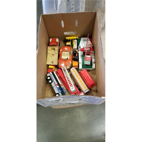 BOX OF VINTAGE TOYS, GREYHOUND BUS, DIECAST CARS ETC