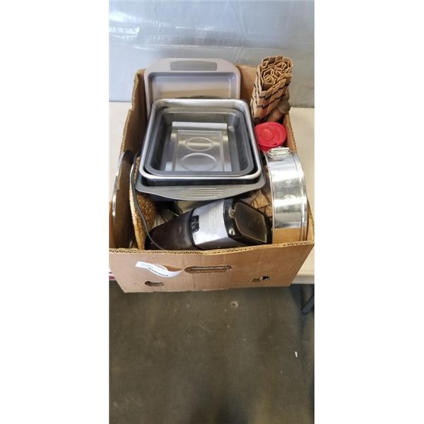 BOX OF SERVING PIECES